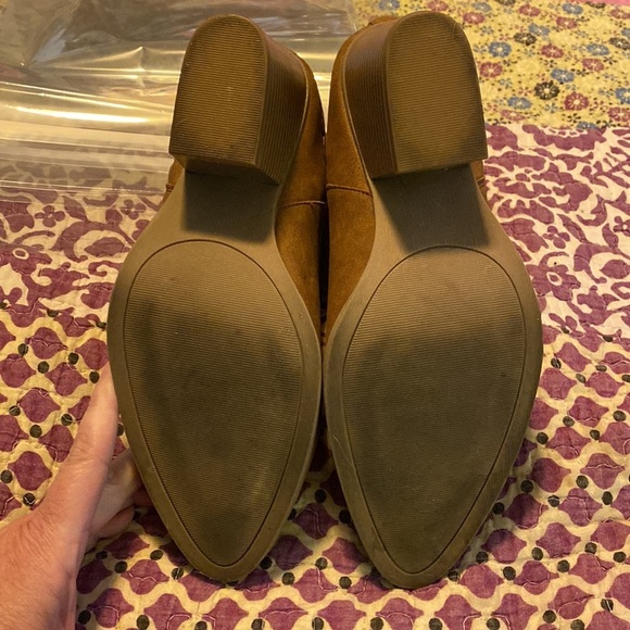 Super cute lace cut out booties size 8. - Picture 5 of 7